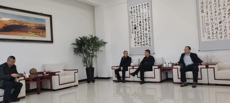 公司與哈密市政府領(lǐng)導洽談公司新疆發(fā)展思路，加大助力新疆能源發(fā)展！